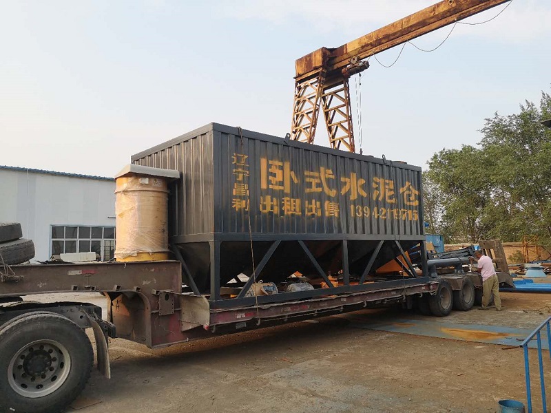 遼寧昌利建筑機(jī)械赤峰敖漢磚廠(chǎng)50噸臥式水泥倉(cāng)現(xiàn)場(chǎng)